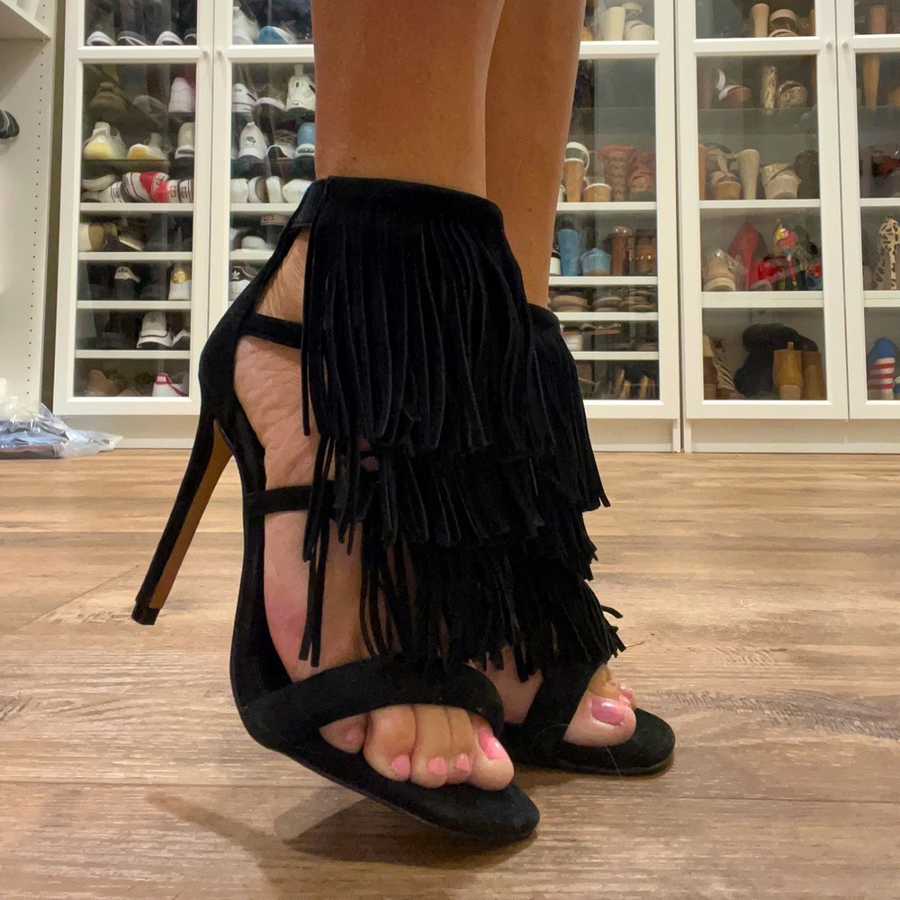 Steve Madden fringe heels. Size 5.5 Fits 6 Never worn. Super sexy! Brand new!! - Picture 2 of 6